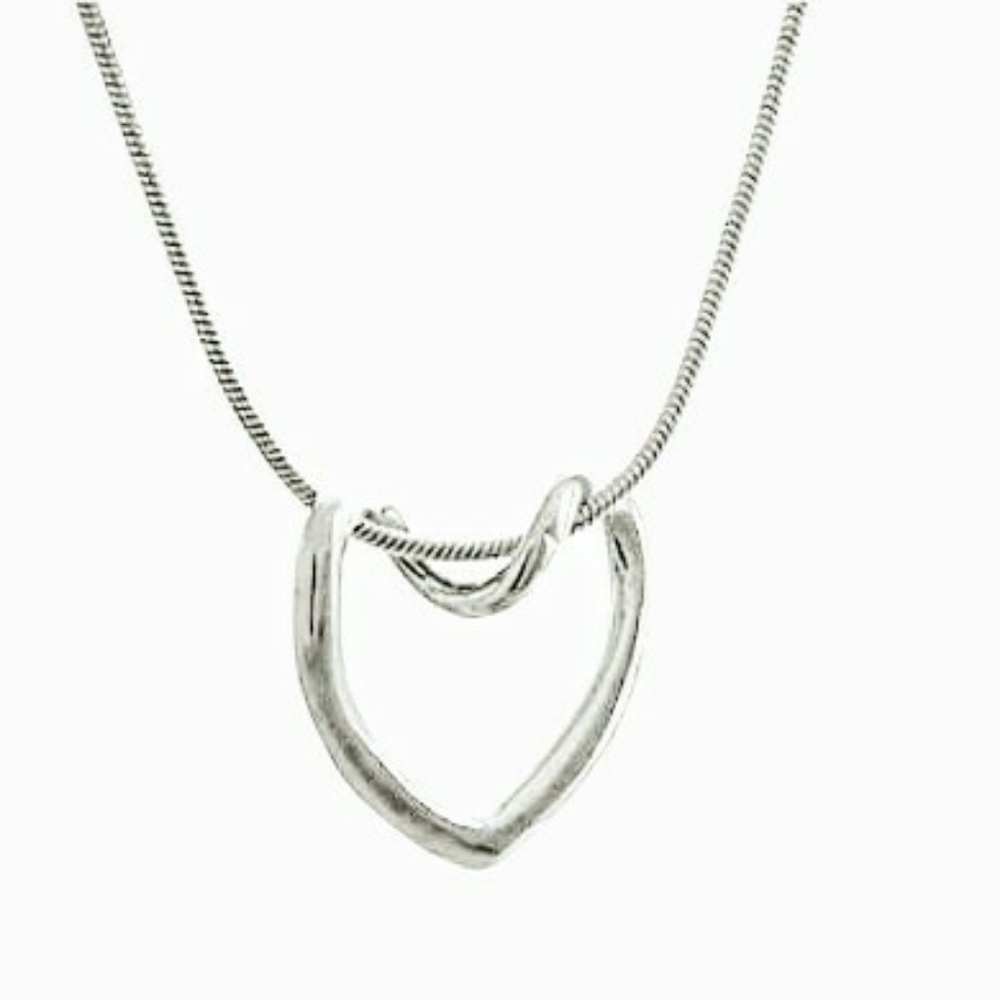 Minimalist heart pendant necklace; nwot